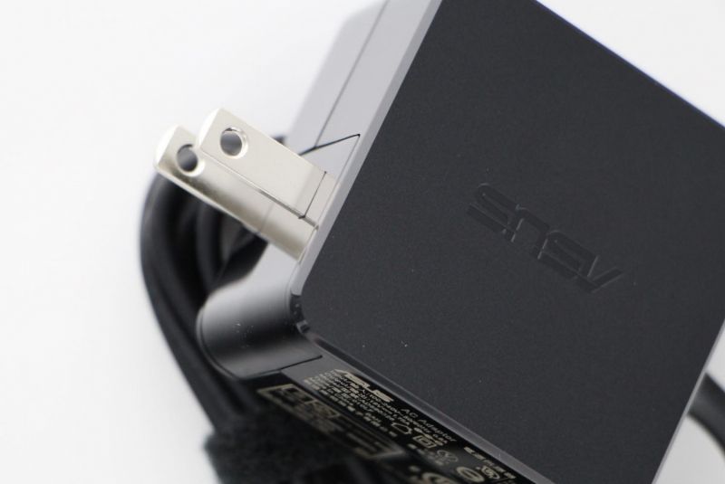 Chargeur noir US 33W Asus