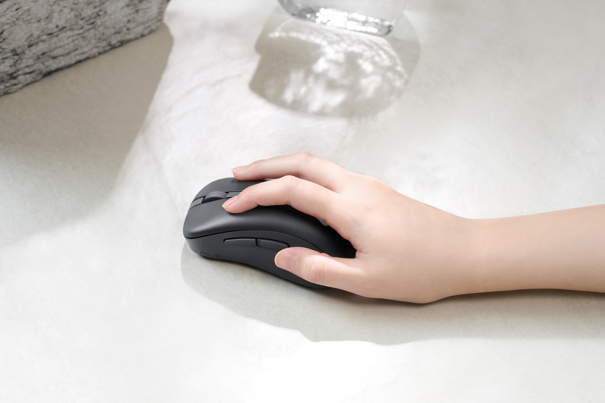 la souris MD102 est dotée de commutateurs silencieux d'une durée de vie exceptionnelle de 10 millions de clics